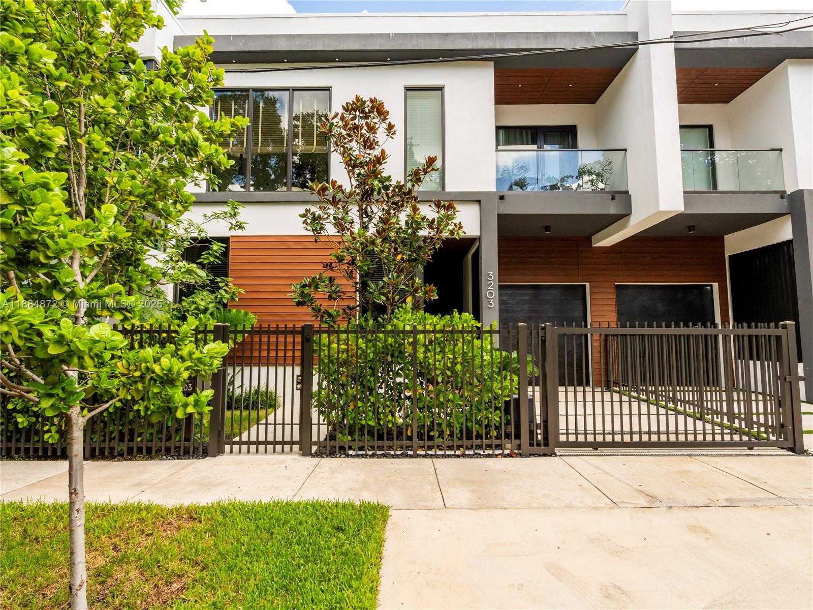 Small Image of 3203 SHIPPING AVE, Miami Number 39