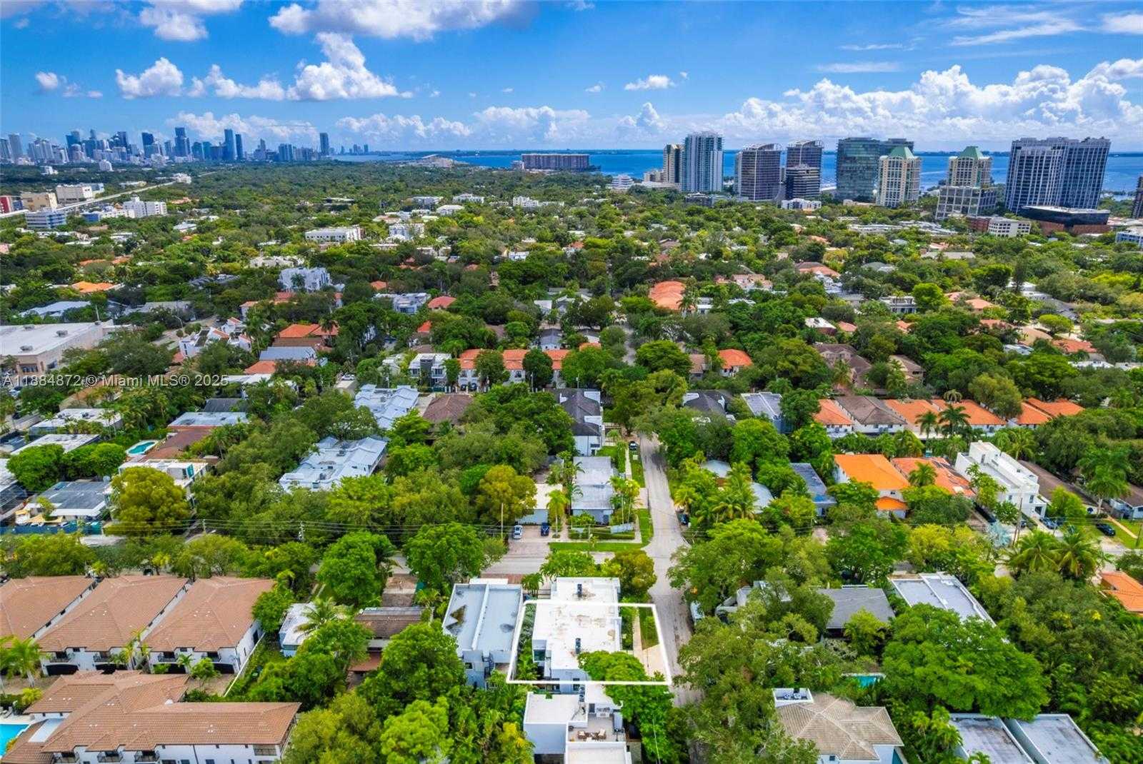 Small Image of 3203 SHIPPING AVE, Miami Number 41