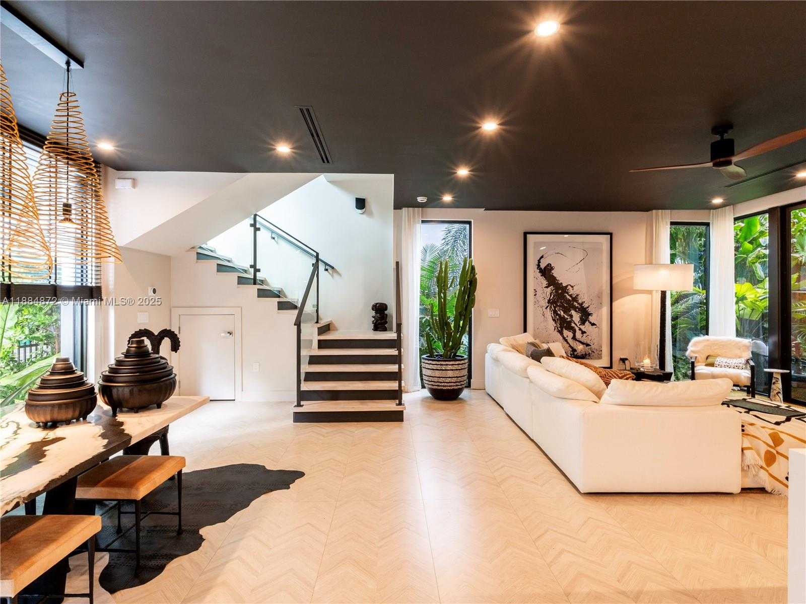 Small Image of 3203 SHIPPING AVE, Miami Number 5
