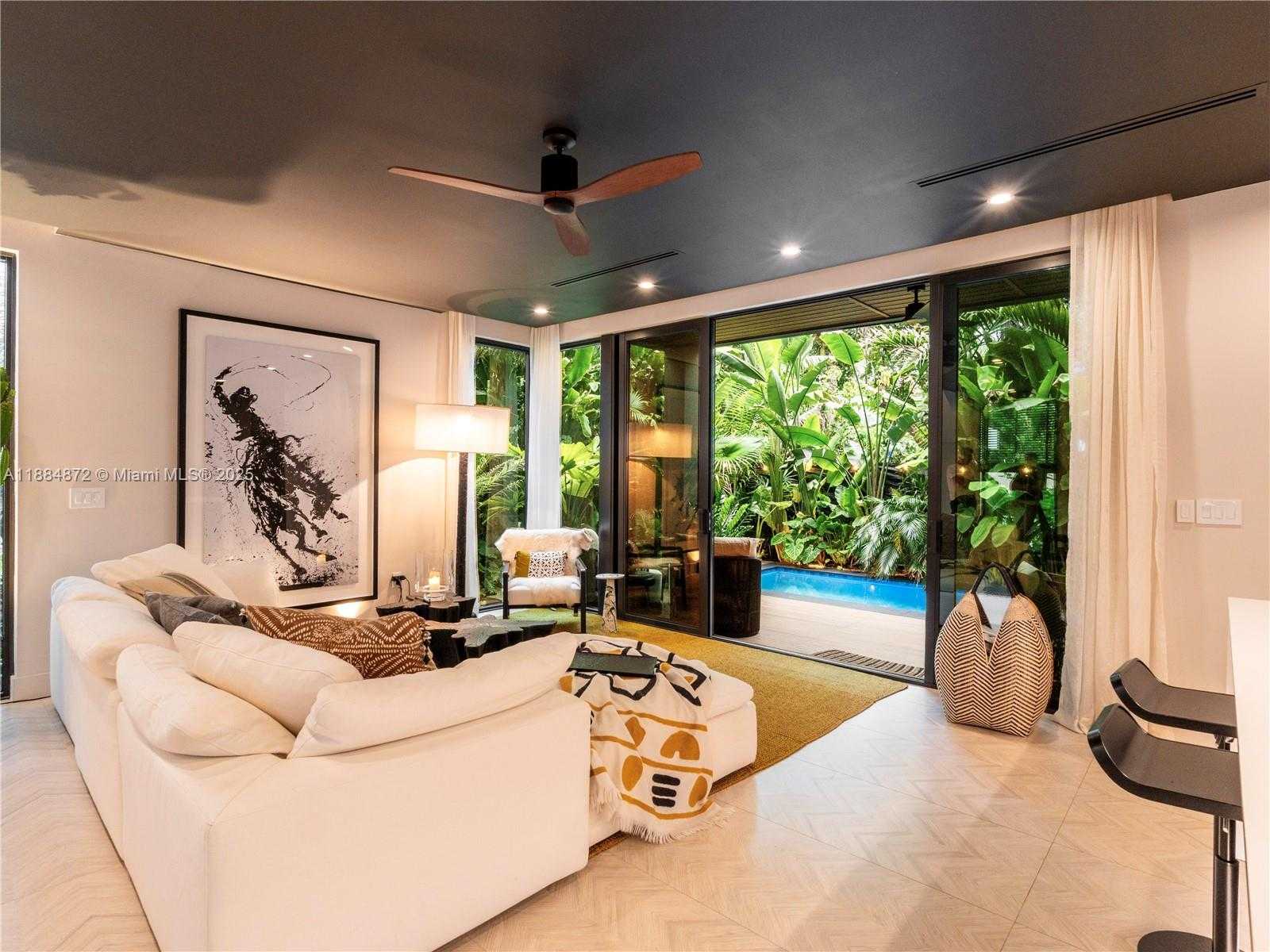 Small Image of 3203 SHIPPING AVE, Miami Number 6