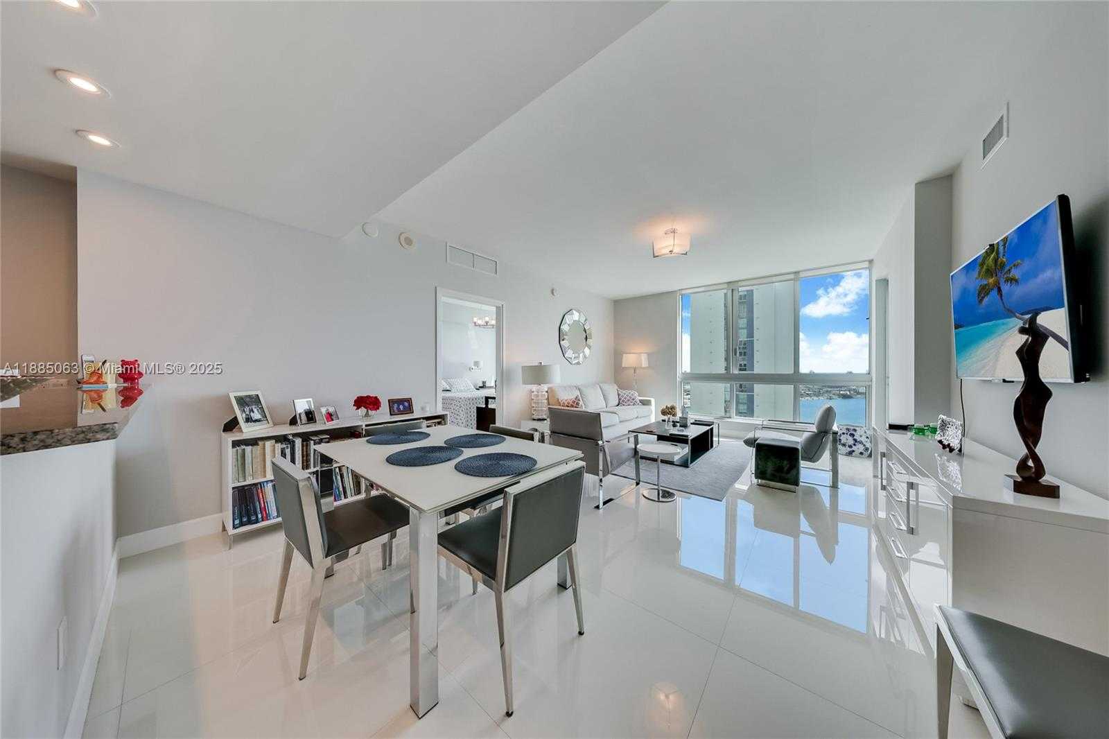 Small Image of 300 SOUTH BISCAYNE BLVD #T-3312, Miami Number 2