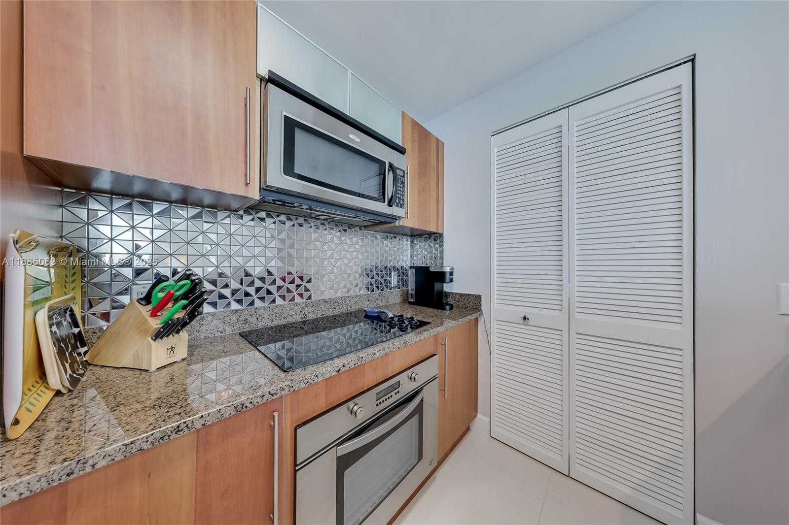 Small Image of 300 SOUTH BISCAYNE BLVD #T-3312, Miami Number 4