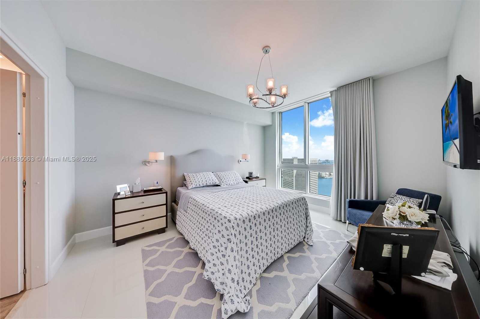 Small Image of 300 SOUTH BISCAYNE BLVD #T-3312, Miami Number 7