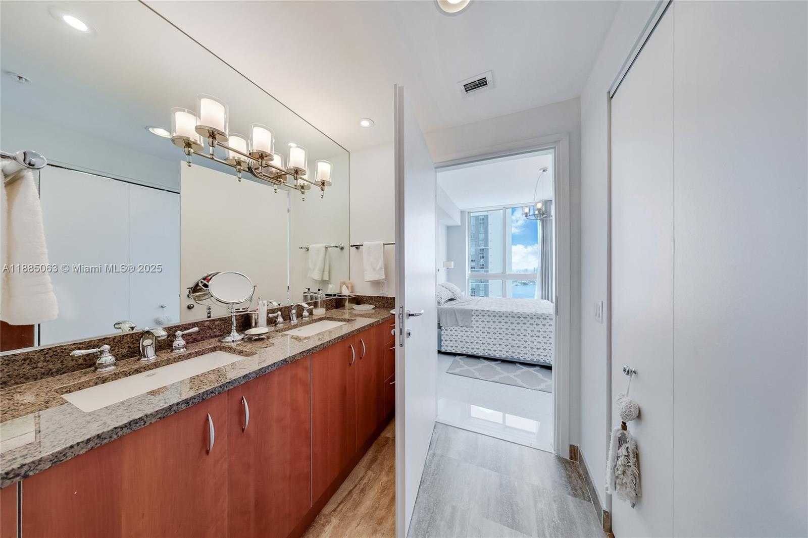 Small Image of 300 SOUTH BISCAYNE BLVD #T-3312, Miami Number 8