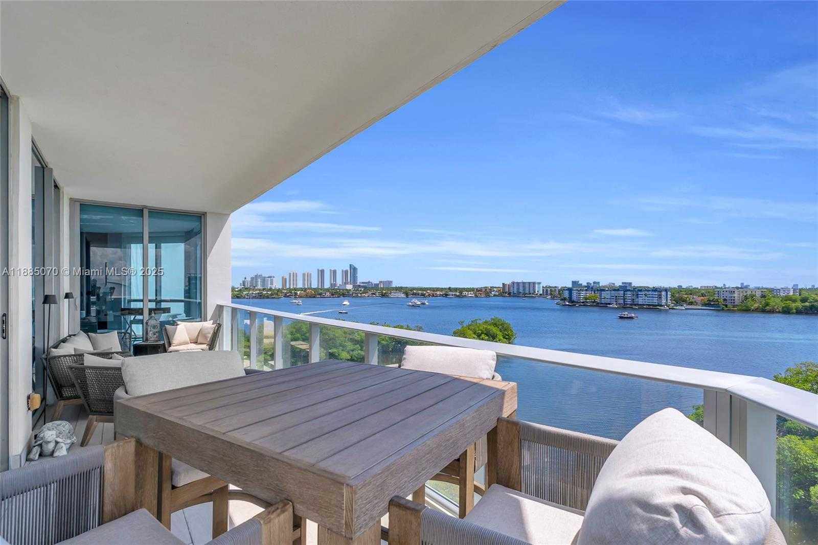 Small Image of 17111 BISCAYNE BLVD #602, North Miami Beach Number 12