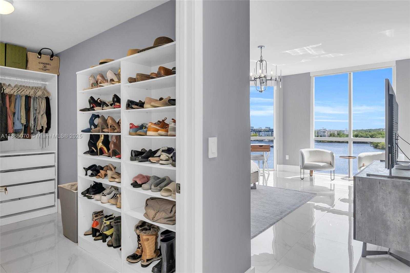 Small Image of 17111 BISCAYNE BLVD #602, North Miami Beach Number 17