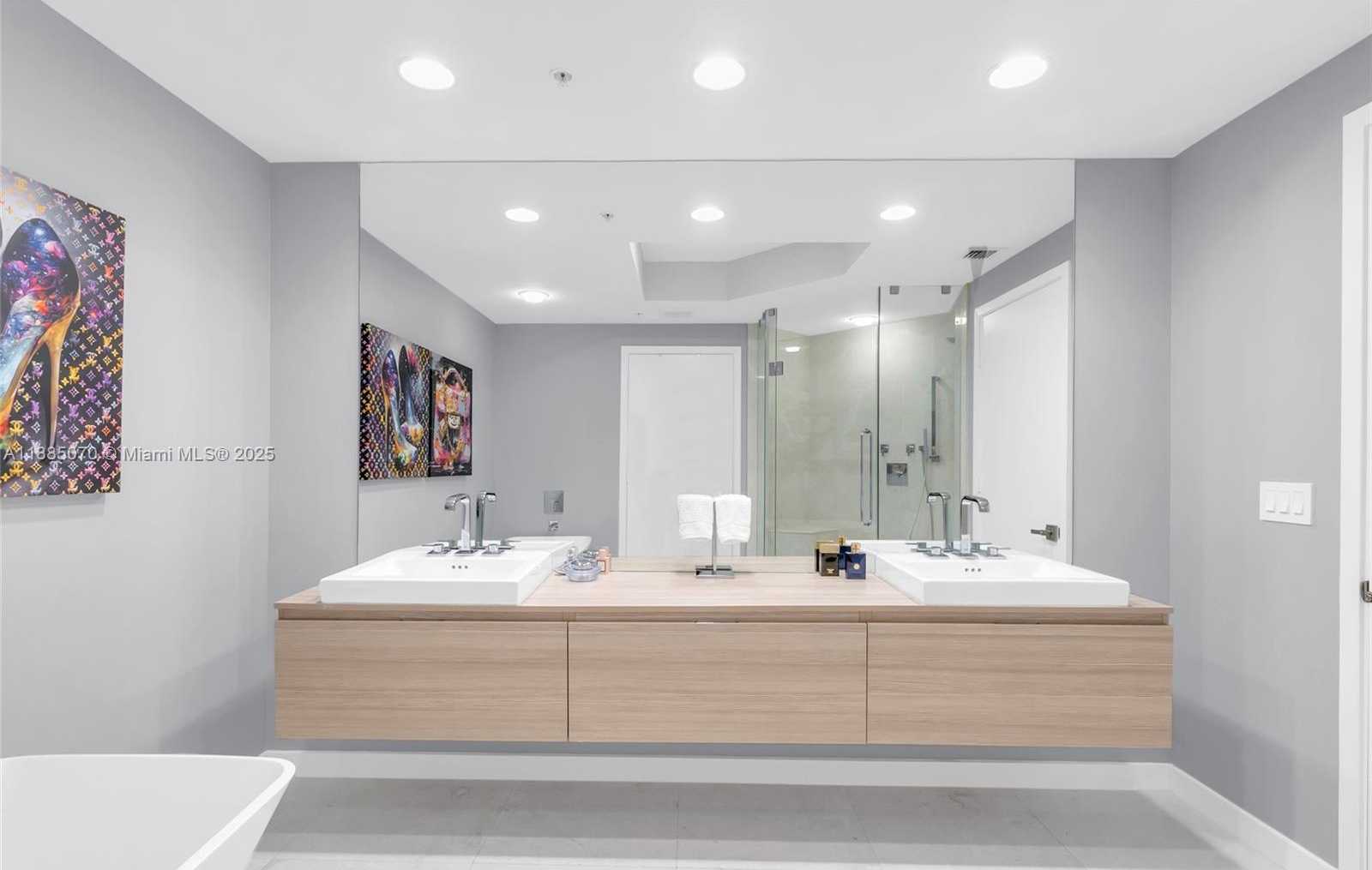 Small Image of 17111 BISCAYNE BLVD #602, North Miami Beach Number 18