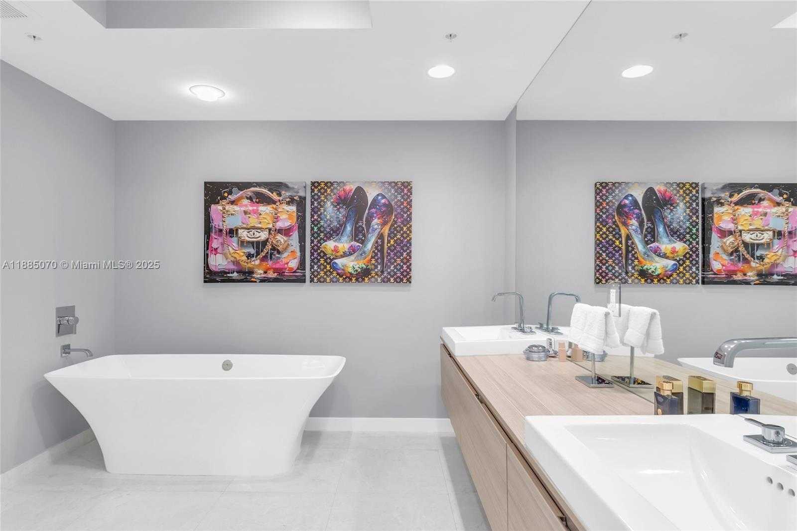 Small Image of 17111 BISCAYNE BLVD #602, North Miami Beach Number 20