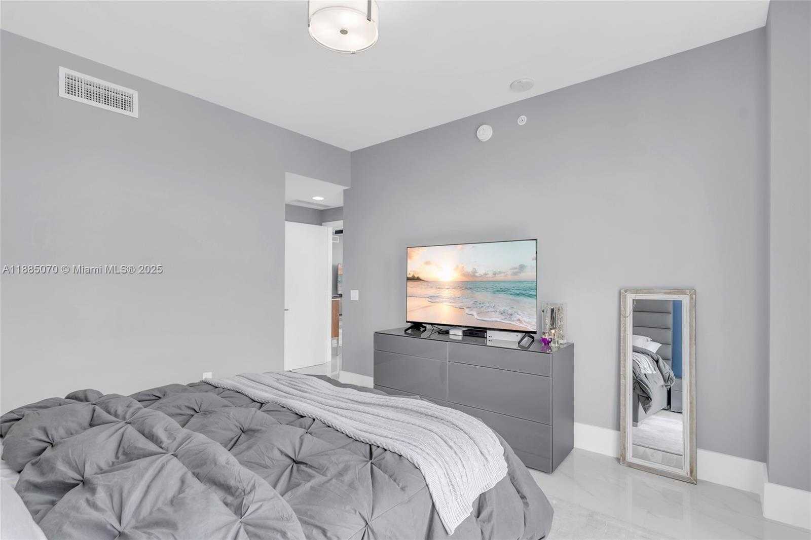 Small Image of 17111 BISCAYNE BLVD #602, North Miami Beach Number 22
