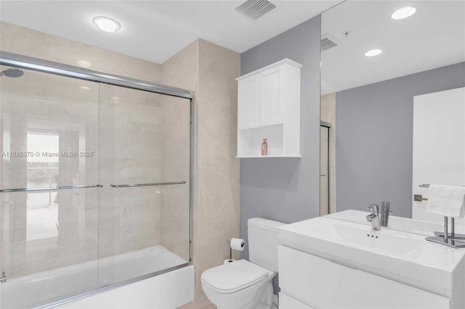 Small Image of 17111 BISCAYNE BLVD #602, North Miami Beach Number 25