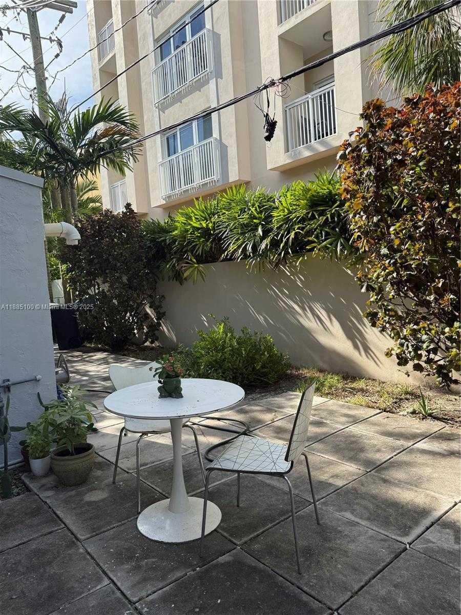 Small Image of 119 MENORES AVE #11, Coral Gables Number 3