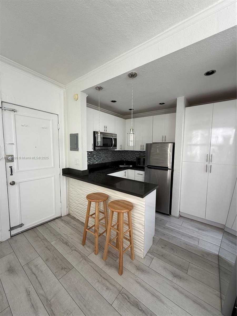 Small Image of 119 MENORES AVE #11, Coral Gables Number 4