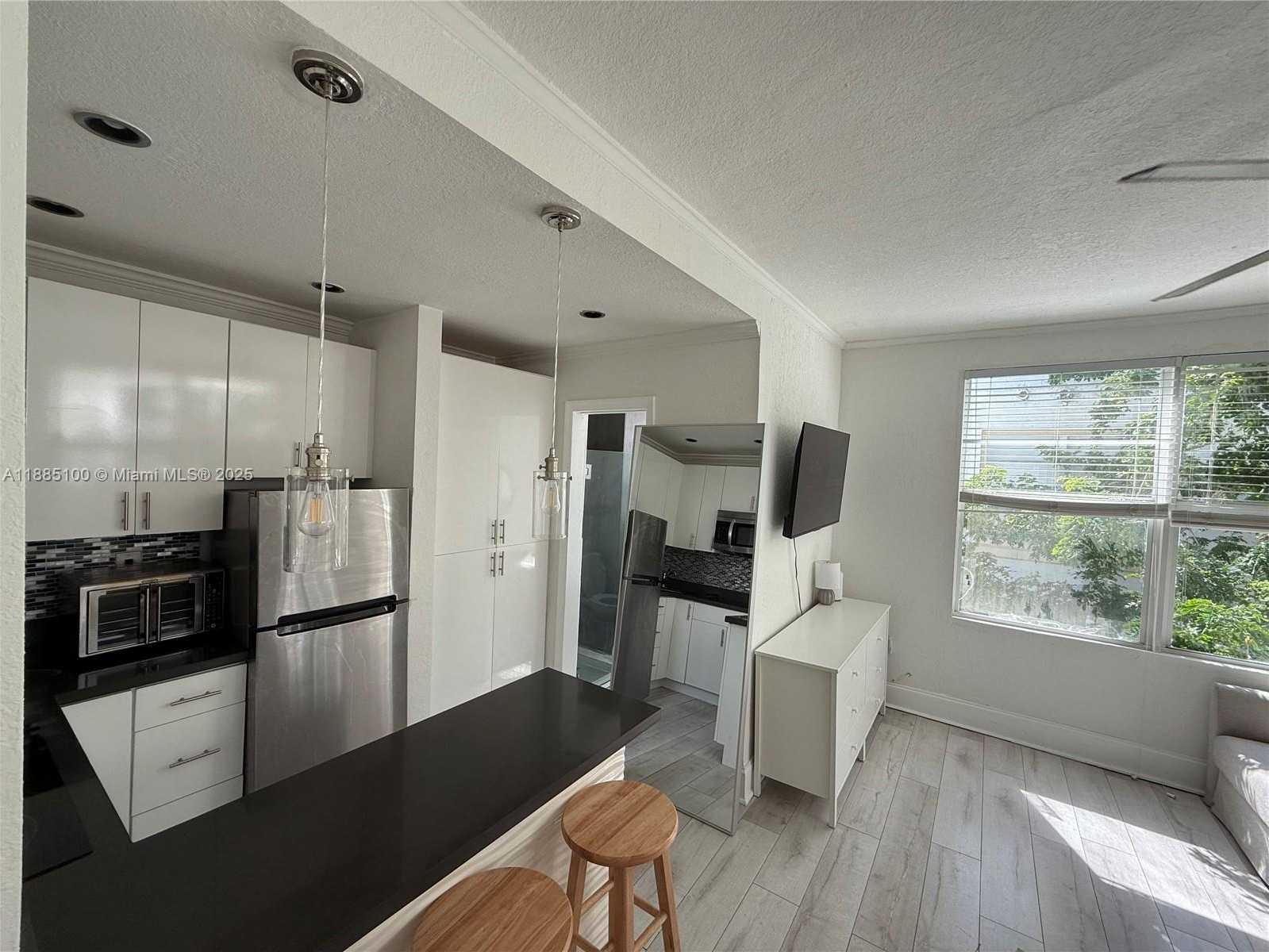 Small Image of 119 MENORES AVE #11, Coral Gables Number 5