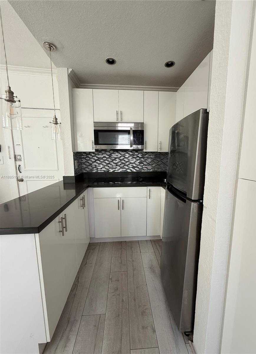 Small Image of 119 MENORES AVE #11, Coral Gables Number 6