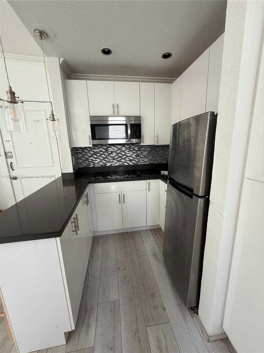 Small Image of 119 MENORES AVE #11, Coral Gables Number 8