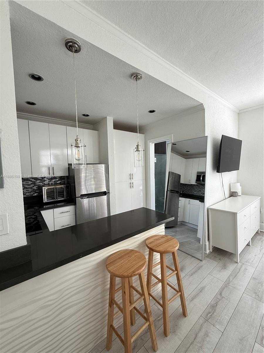 Small Image of 119 MENORES AVE #11, Coral Gables Number 9