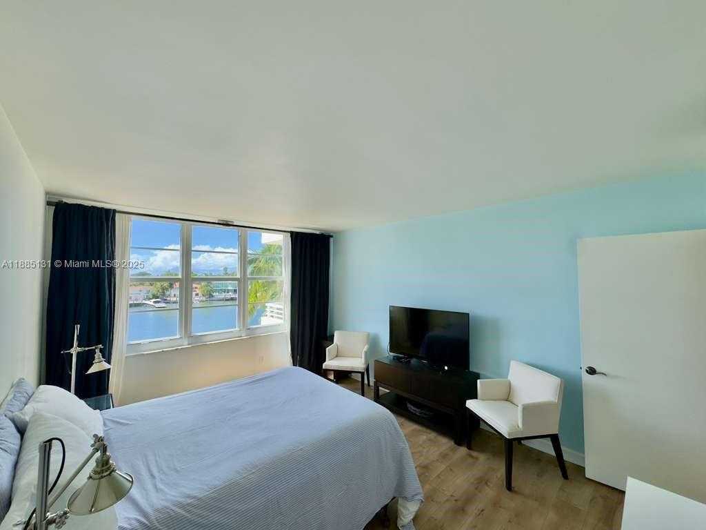 Small Image of 5600 COLLINS AVE #5L, Miami Beach Number 10