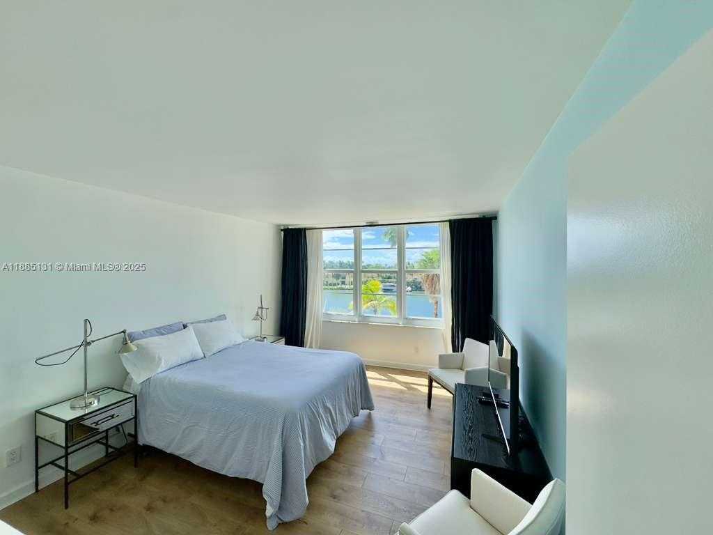 Small Image of 5600 COLLINS AVE #5L, Miami Beach Number 11