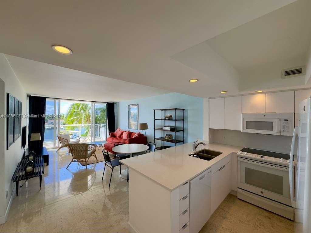 Small Image of 5600 COLLINS AVE #5L, Miami Beach Number 6