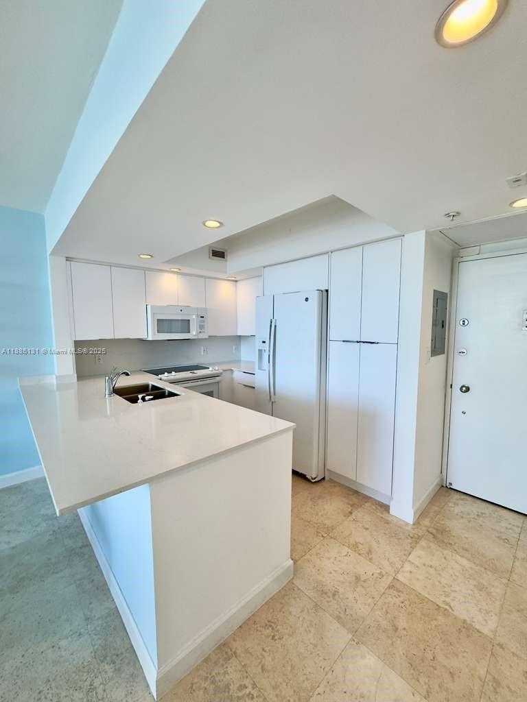 Small Image of 5600 COLLINS AVE #5L, Miami Beach Number 7