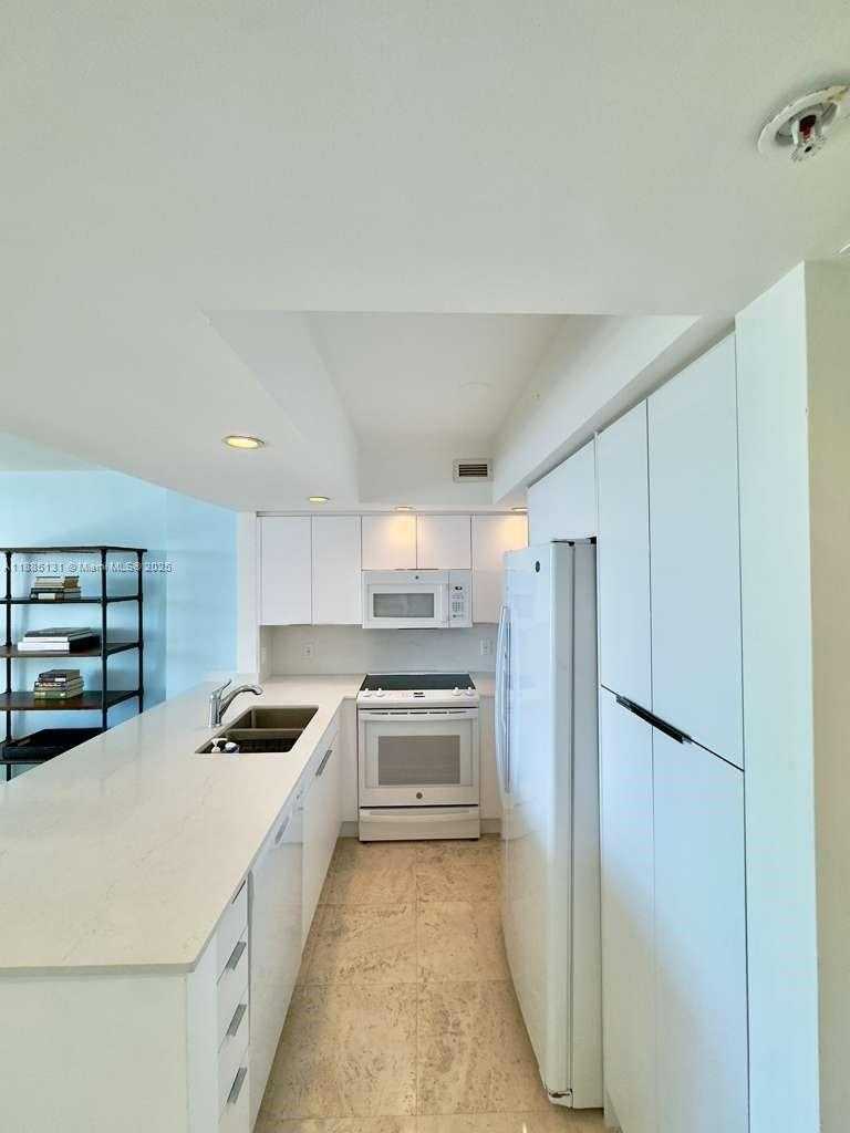 Small Image of 5600 COLLINS AVE #5L, Miami Beach Number 8