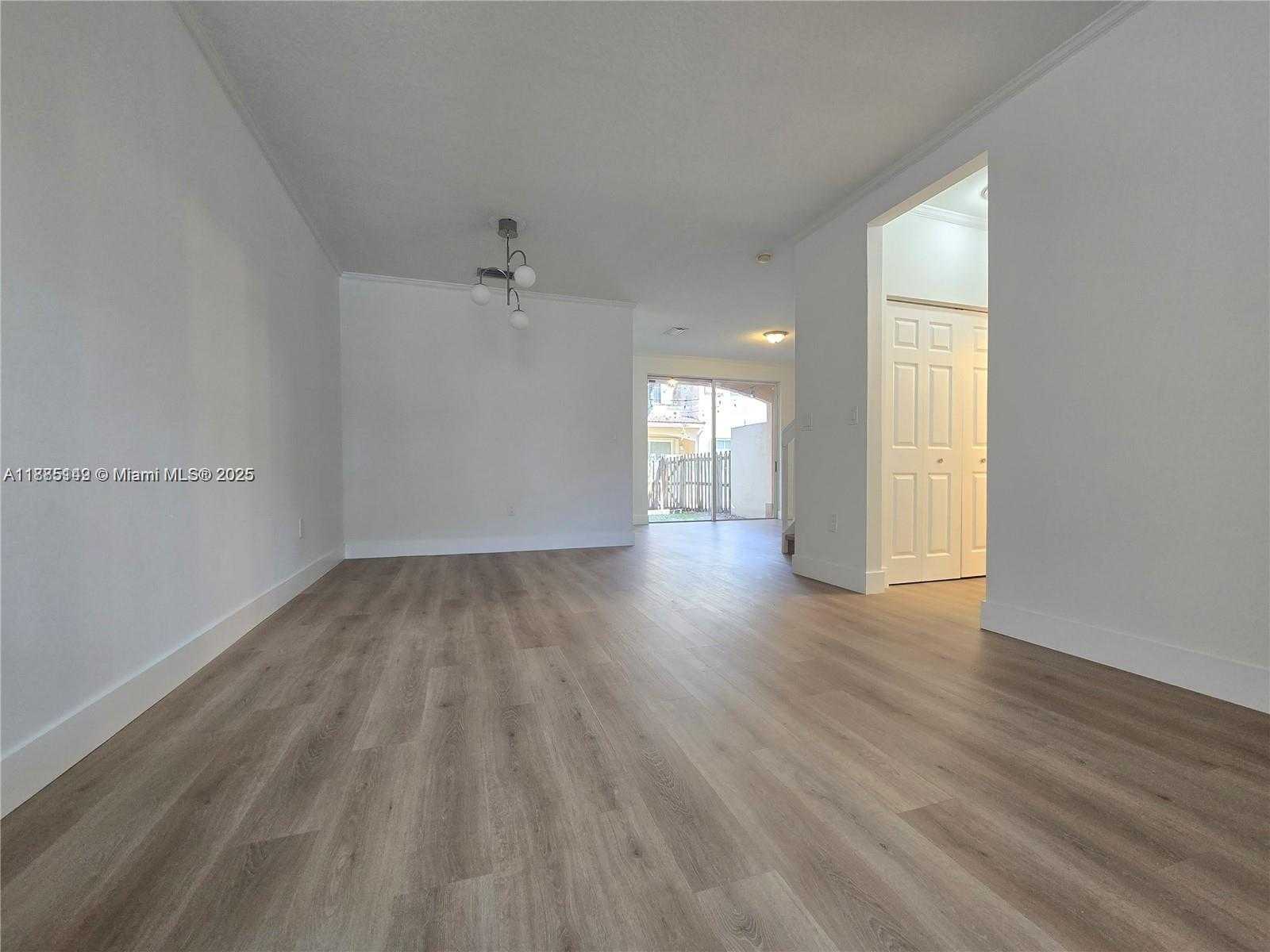 Small Image of 129 RIVERWALK CIR #129, Sunrise Number 10