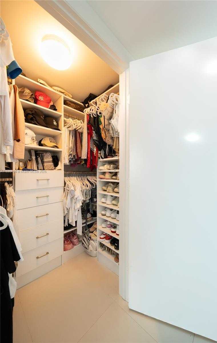 Small Image of 465 BRICKELL AV #4705, Miami Number 14