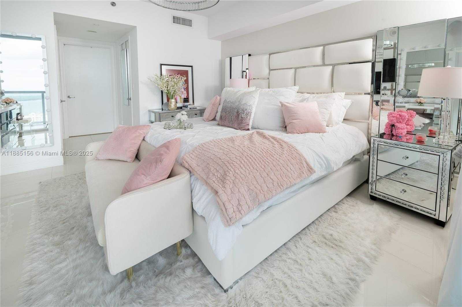 Small Image of 465 BRICKELL AV #4705, Miami Number 8