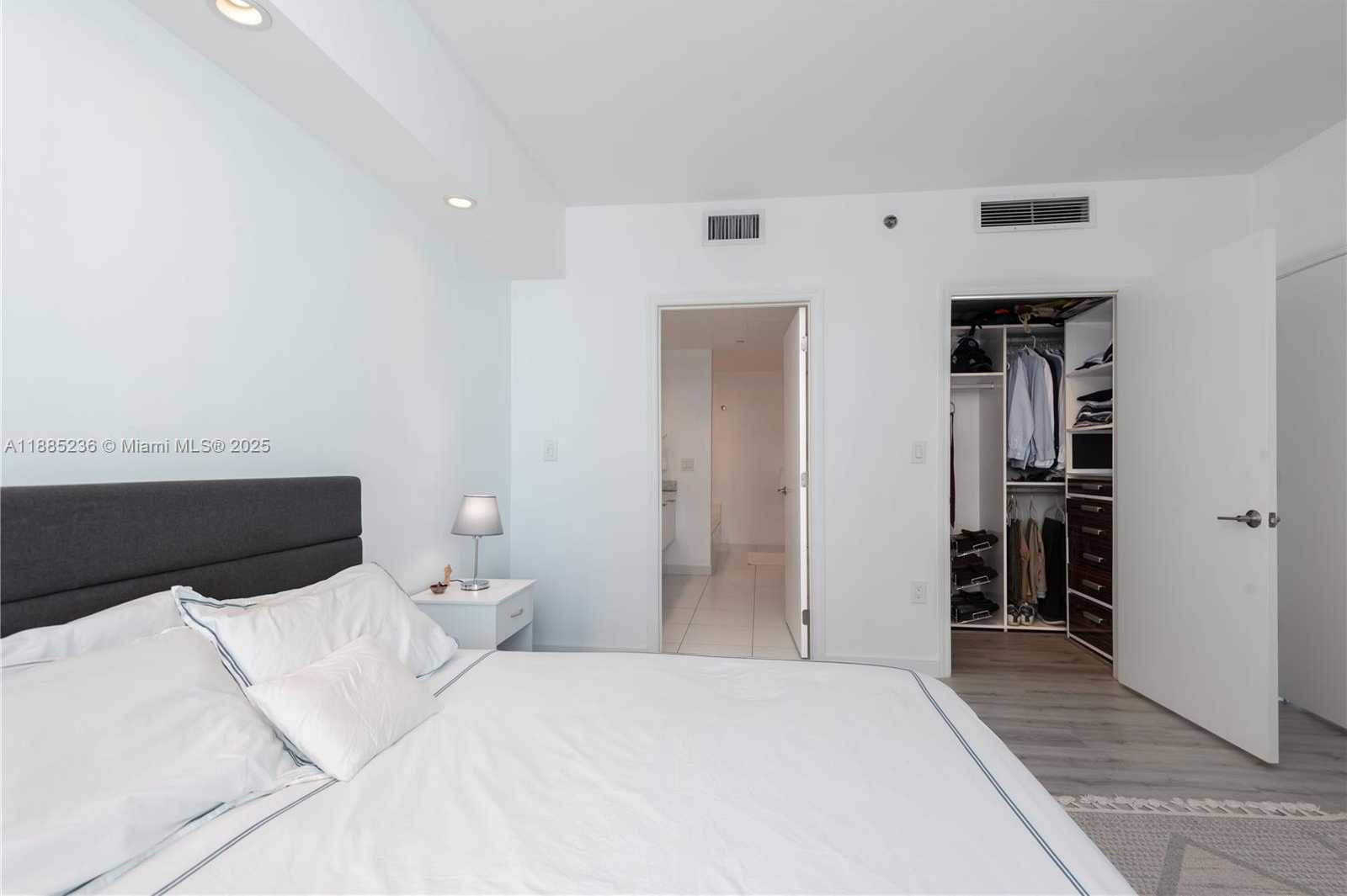 Small Image of 55 SOUTH EAST 6TH ST #3403, Miami Number 12