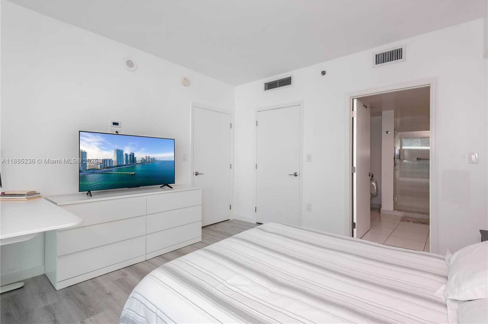 Small Image of 55 SOUTH EAST 6TH ST #3403, Miami Number 17