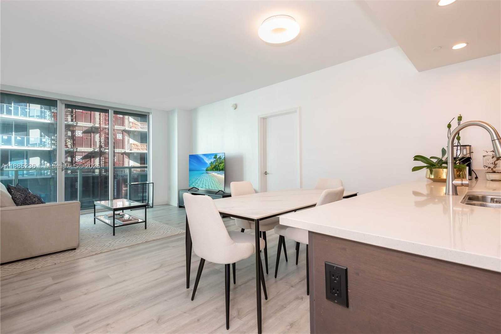 Small Image of 55 SOUTH EAST 6TH ST #3403, Miami Number 4
