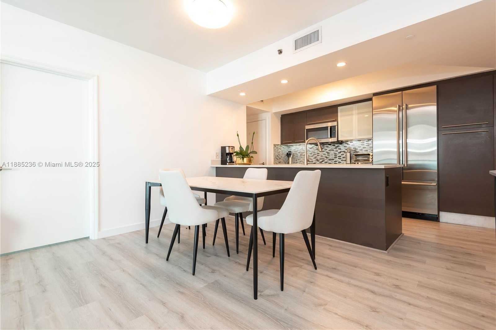 Small Image of 55 SOUTH EAST 6TH ST #3403, Miami Number 5