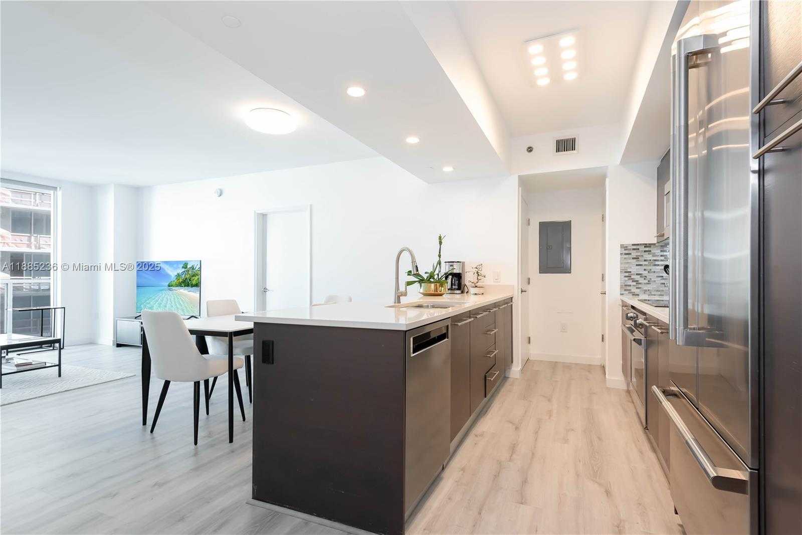 Small Image of 55 SOUTH EAST 6TH ST #3403, Miami Number 6