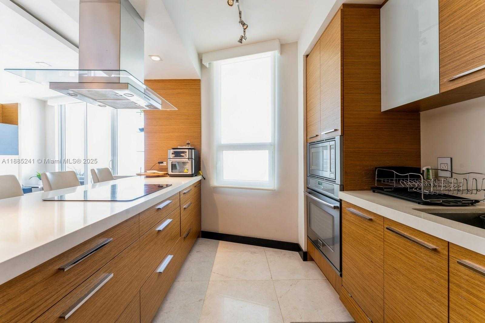 Small Image of 808 BRICKELL KEY #1406, Miami Number 11