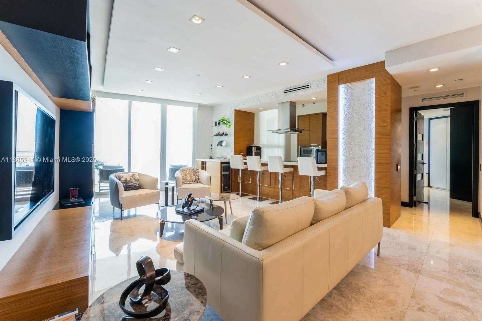 Small Image of 808 BRICKELL KEY #1406, Miami Number 4