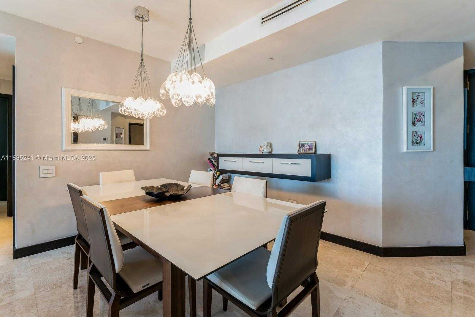 Small Image of 808 BRICKELL KEY #1406, Miami Number 7