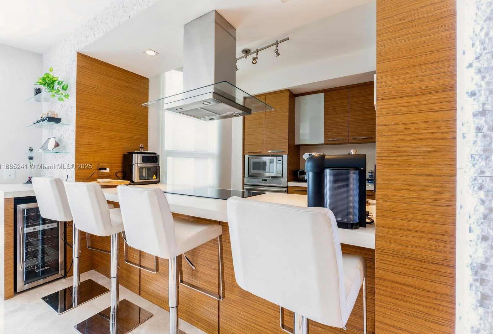 Small Image of 808 BRICKELL KEY #1406, Miami Number 9
