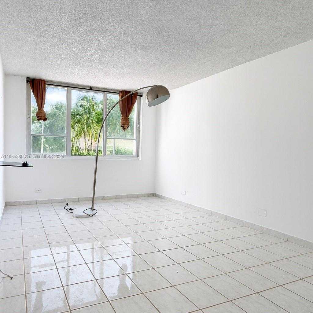 Small Image of 5005 COLLINS AVE #523, Miami Beach Number 8