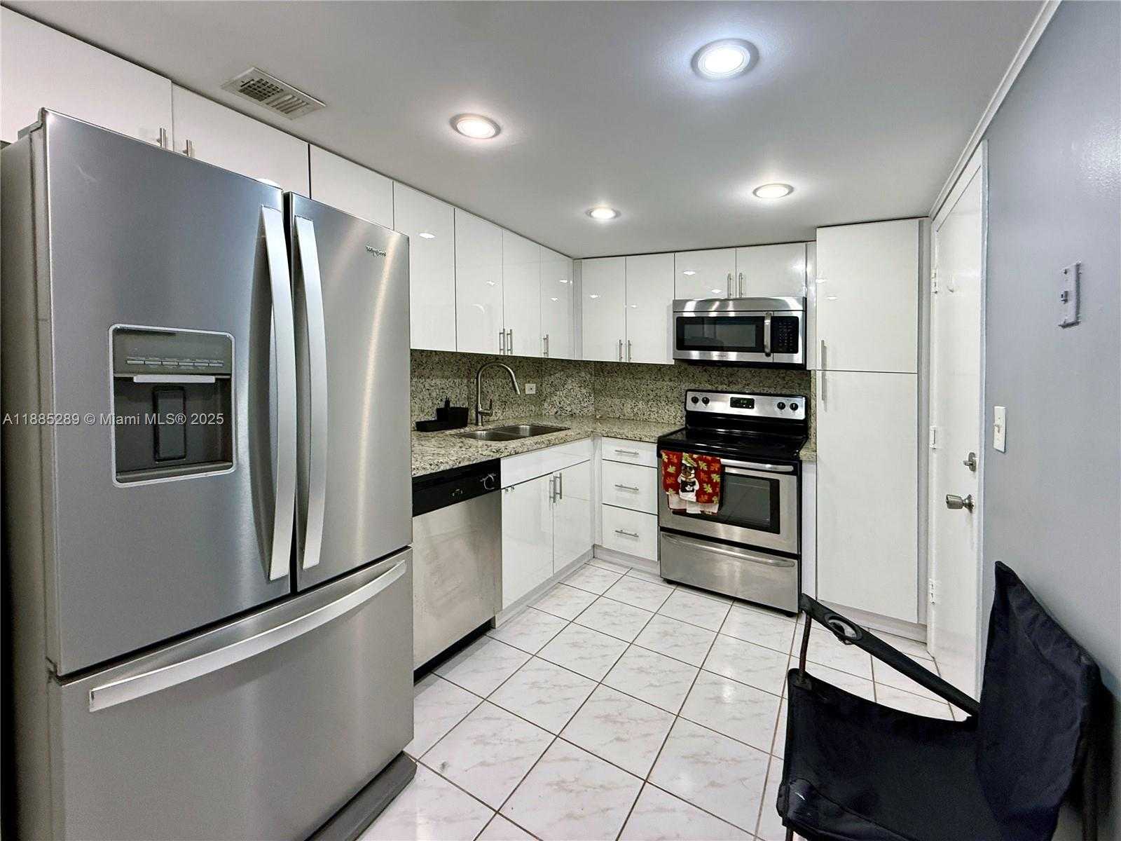 Small Image of 5005 COLLINS AVE #523, Miami Beach Number 9