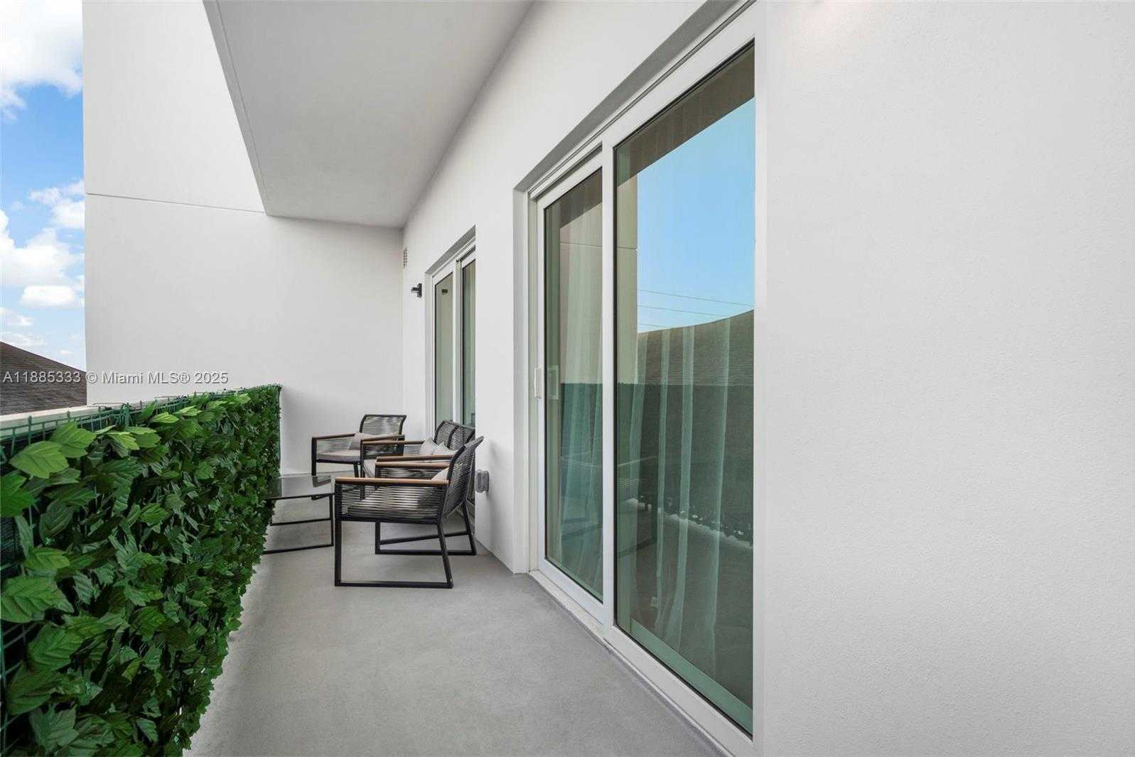 Small Image of 1938 JACKSON ST #306, Hollywood Number 12