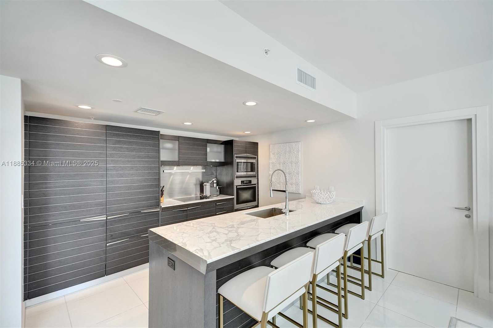 Small Image of 200 BISCAYNE BOULEVARD WAY #505, Miami Number 4