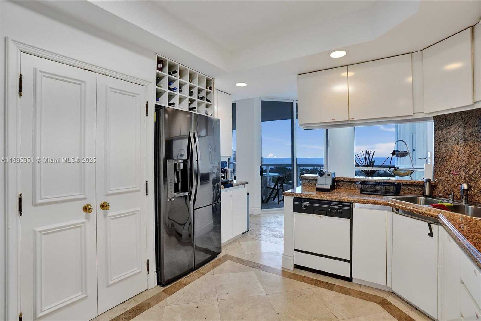 Small Image of 21150 POINT PL #1804, Aventura Number 18