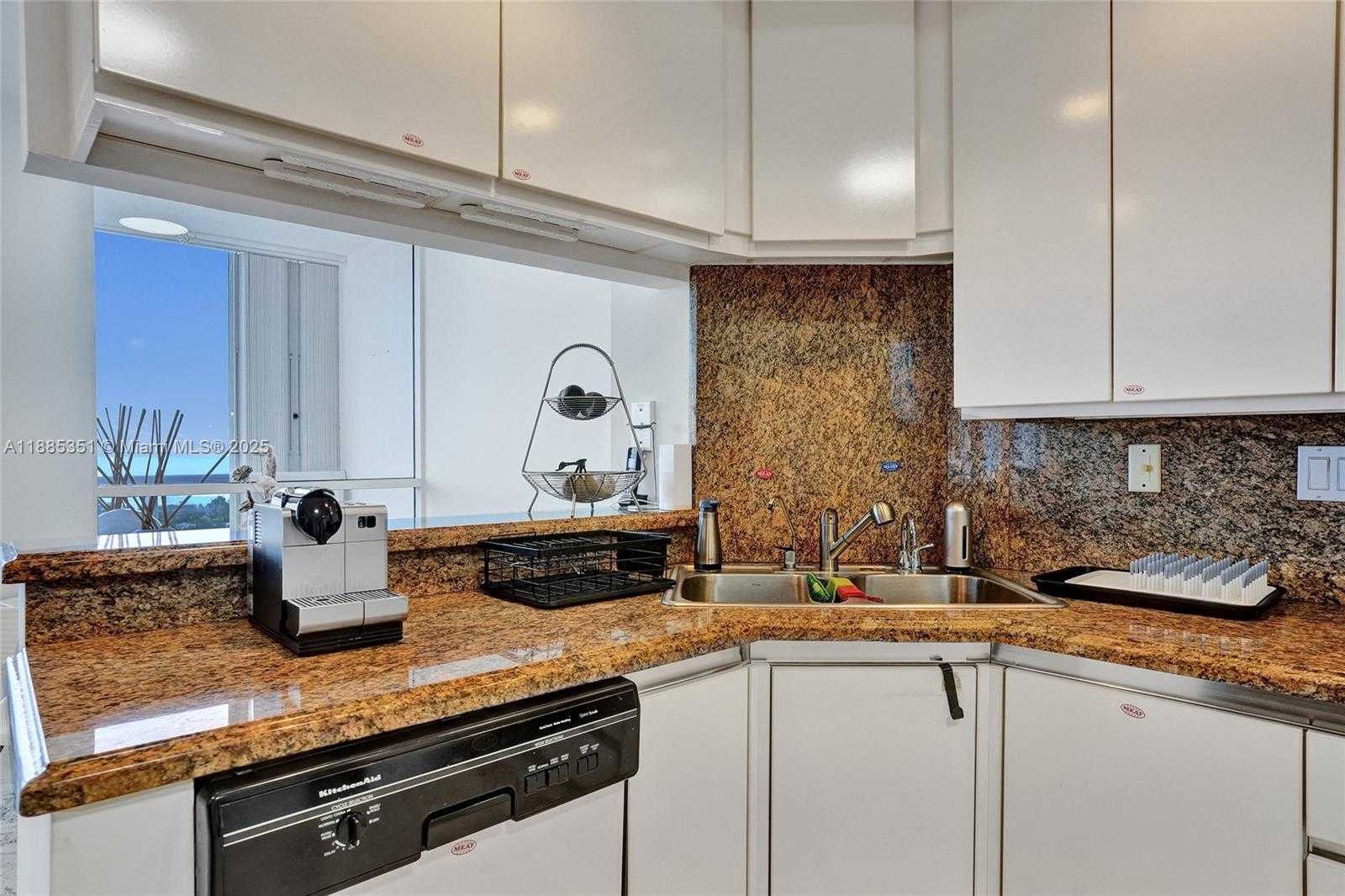 Small Image of 21150 POINT PL #1804, Aventura Number 19