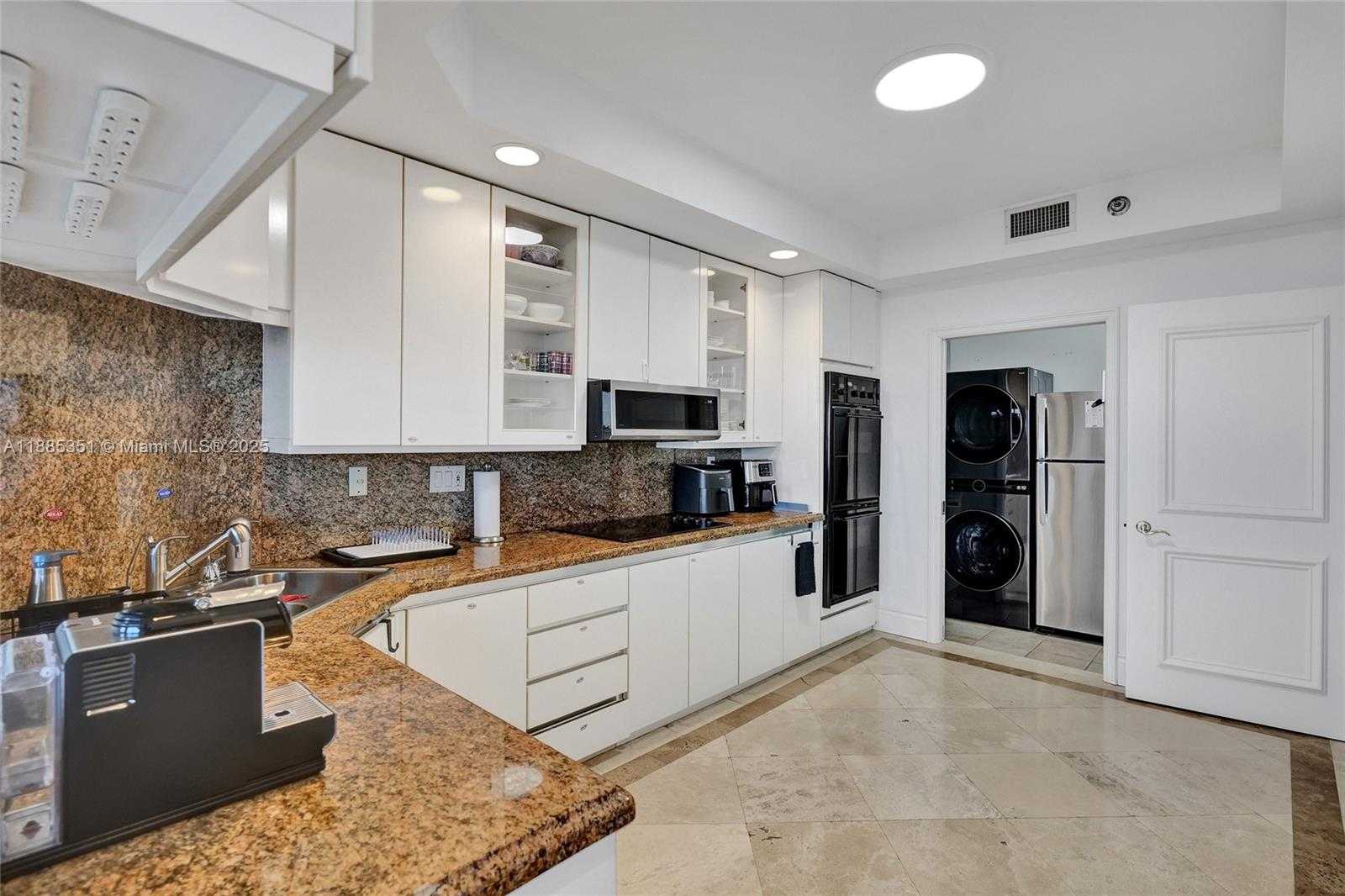 Small Image of 21150 POINT PL #1804, Aventura Number 20
