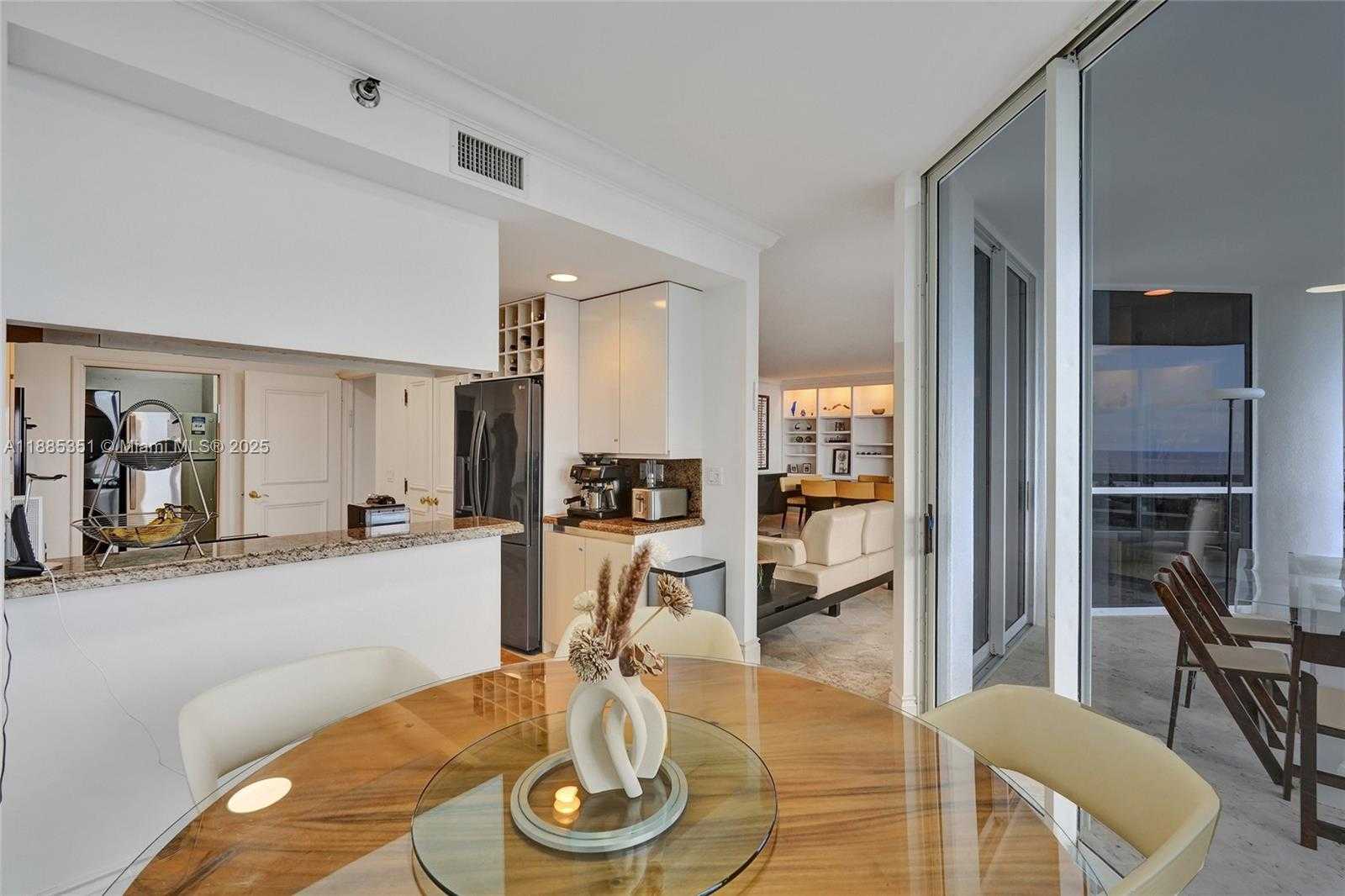 Small Image of 21150 POINT PL #1804, Aventura Number 24