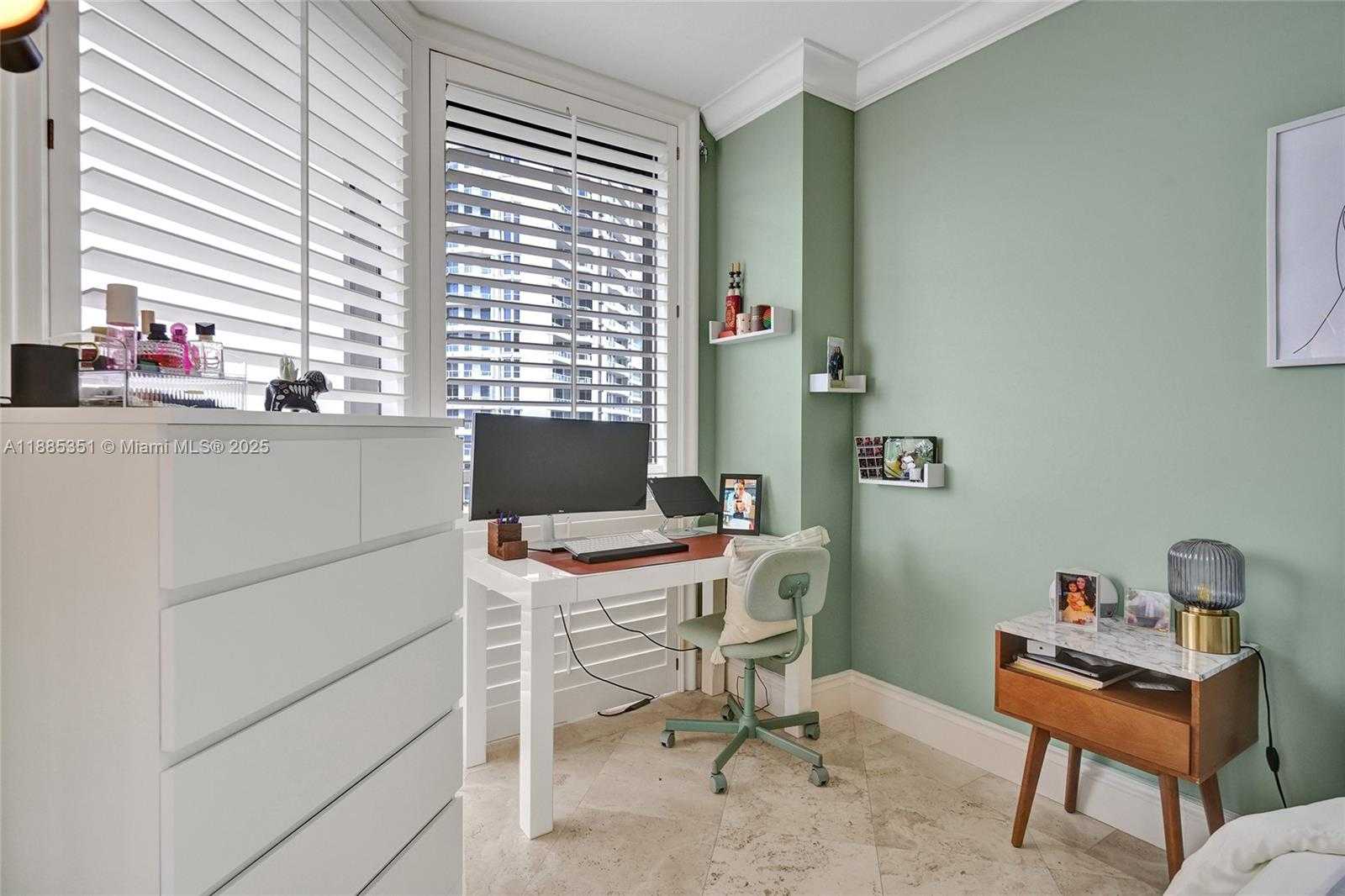 Small Image of 21150 POINT PL #1804, Aventura Number 26