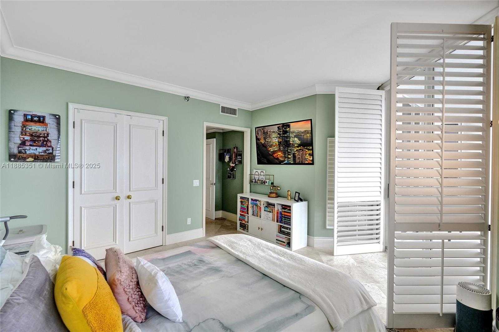 Small Image of 21150 POINT PL #1804, Aventura Number 27