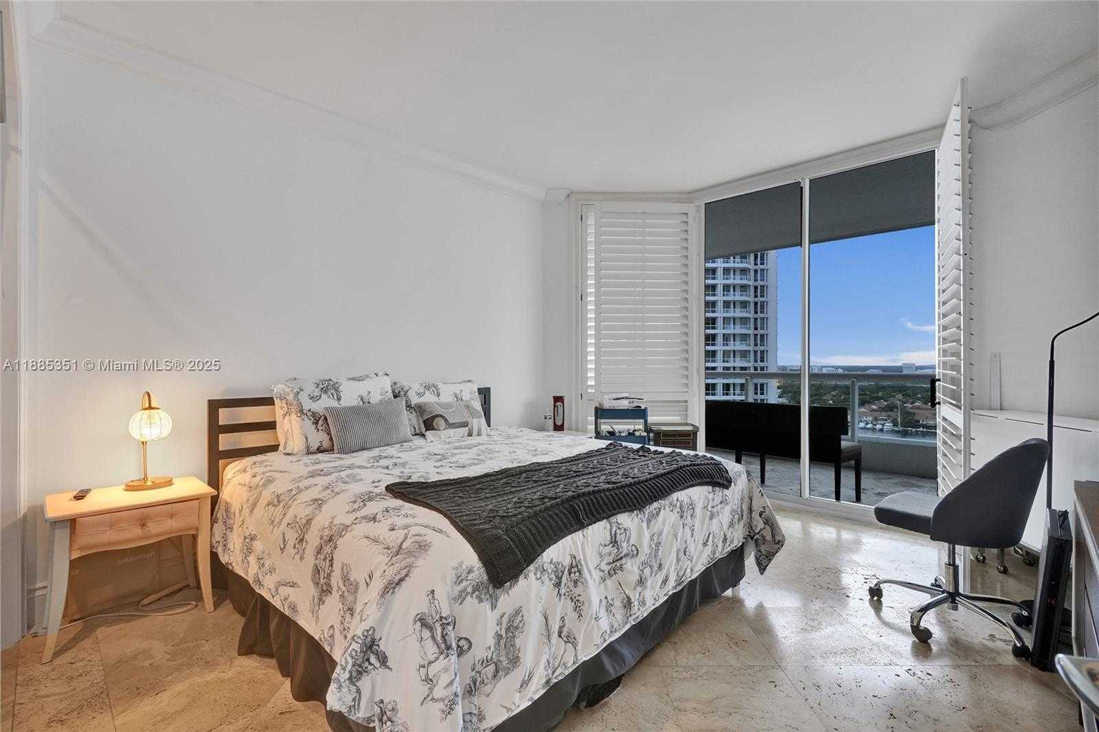 Small Image of 21150 POINT PL #1804, Aventura Number 28