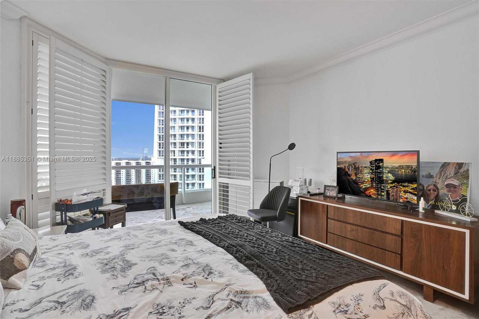 Small Image of 21150 POINT PL #1804, Aventura Number 29
