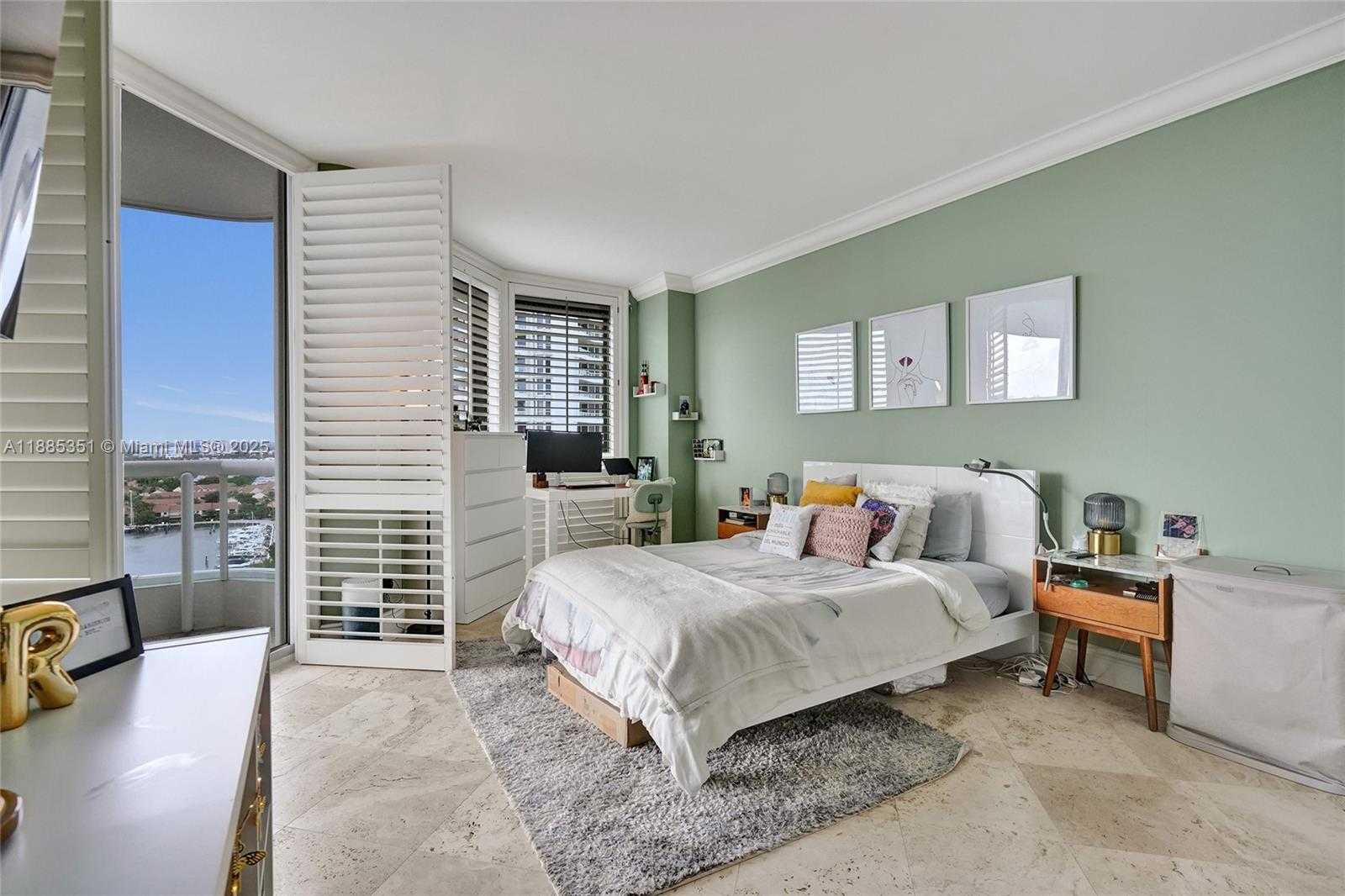 Small Image of 21150 POINT PL #1804, Aventura Number 30
